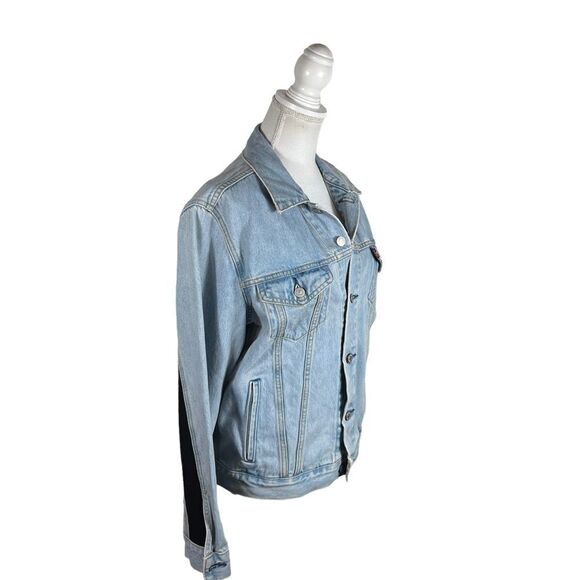 Levi’s Women’s Light Wash Trucker Jacket With Black Knit Stretch Trim - Picture 4 of 6